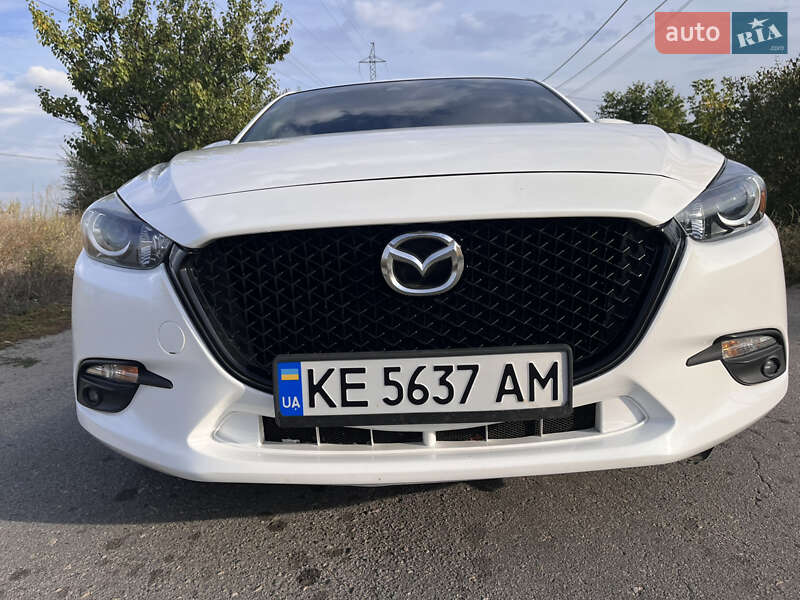 Седан Mazda 3 2017 в Днепре