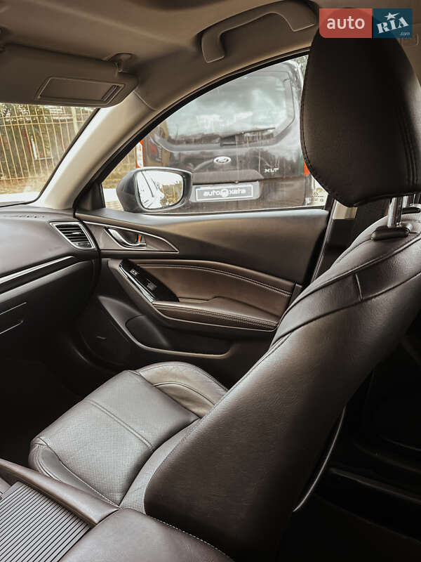 Хэтчбек Mazda 3 2017 в Николаеве