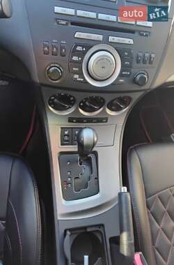 Седан Mazda 3 2011 в 
