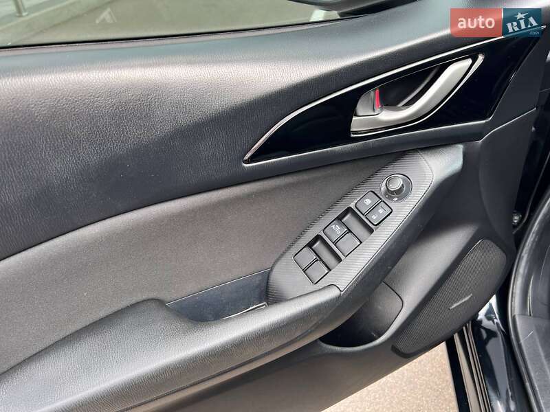 Седан Mazda 3 2016 в Киеве