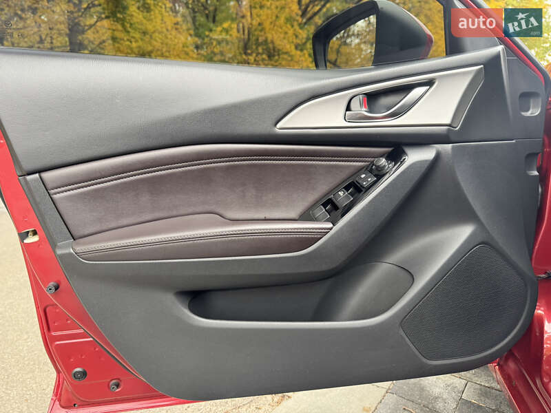 Седан Mazda 3 2018 в Харькове
