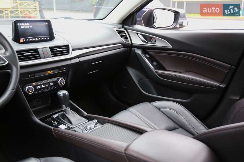 Хэтчбек Mazda 3 2017 в Киеве