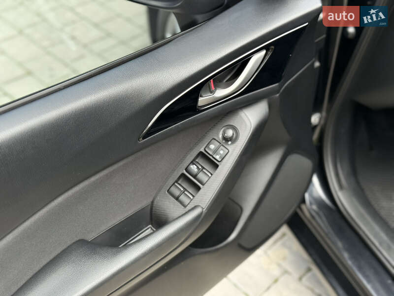 Седан Mazda 3 2013 в Ивано-Франковске