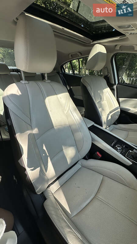 Седан Mazda 3 2018 в Чернигове