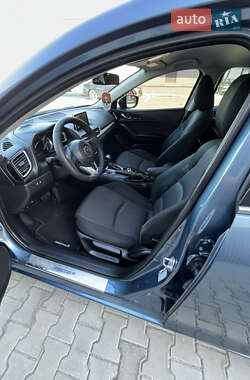 Седан Mazda 3 2015 в 