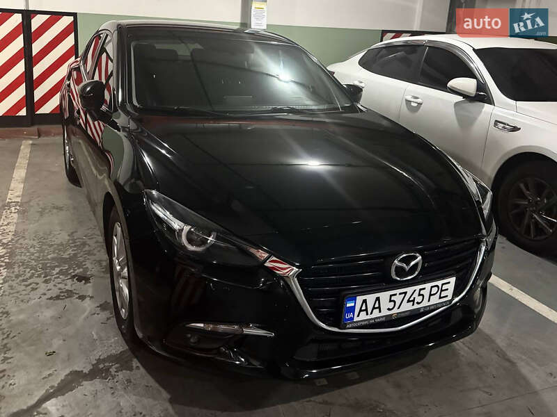 Седан Mazda 3 2016 в Киеве