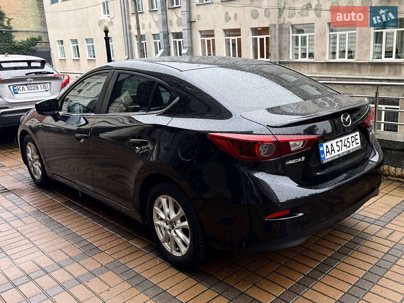 Седан Mazda 3 2016 в Киеве