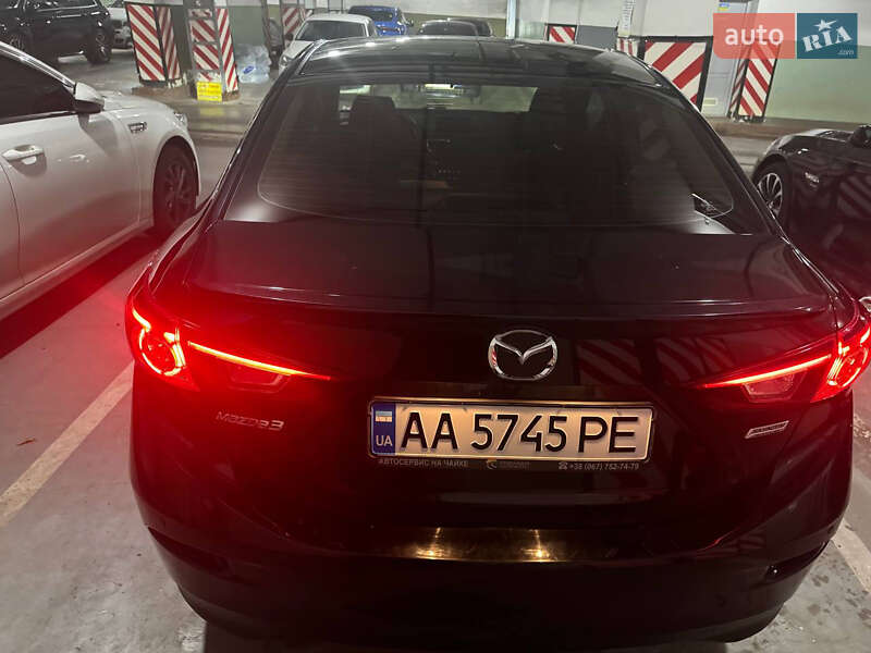 Седан Mazda 3 2016 в Киеве