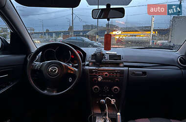 Седан Mazda 3 2004 в 