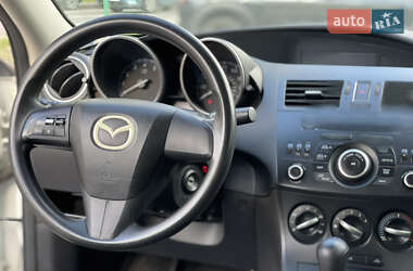 Седан Mazda 3 2013 в 