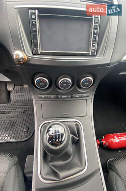 Хэтчбек Mazda 3 2012 в 