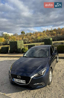 Седан Mazda 3 2017 в Днепре