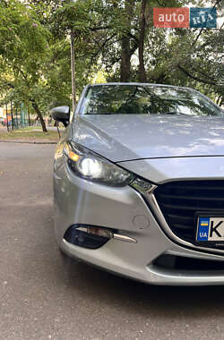 Хэтчбек Mazda 3 2017 в 