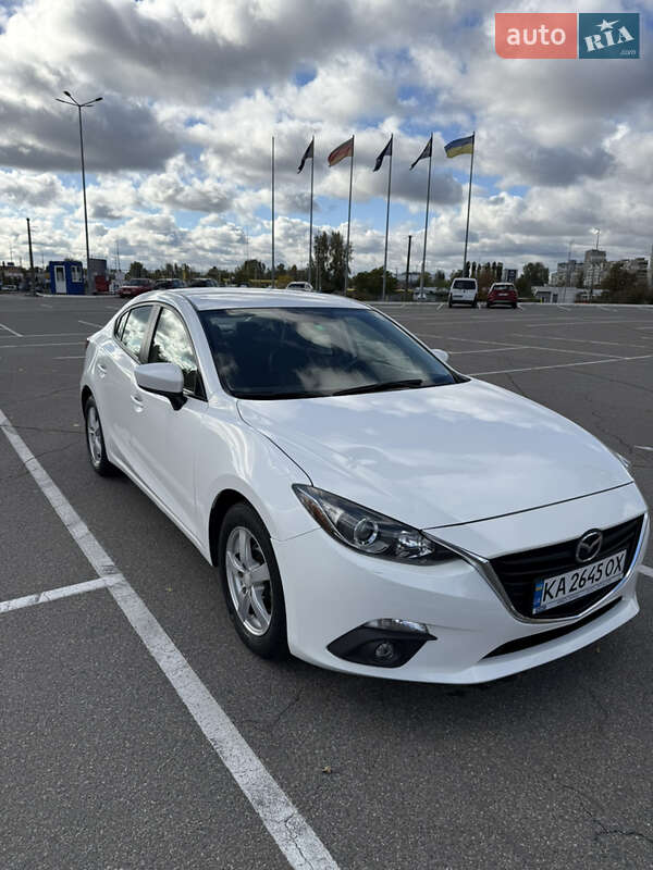 Седан Mazda 3 2015 в Киеве