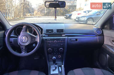Седан Mazda 3 2004 в 