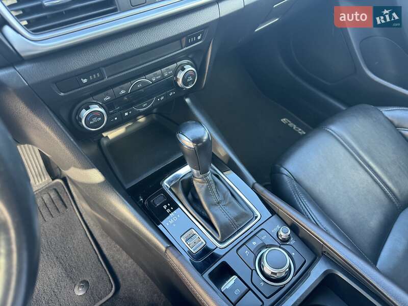 Хетчбек Mazda 3 2017 в Дніпрі фото 14 Хетчбек Mazda 3 2017 в Дніпрі