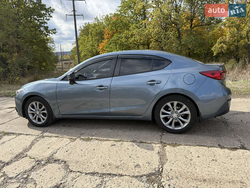 Седан Mazda 3 2016 в Ананьеве