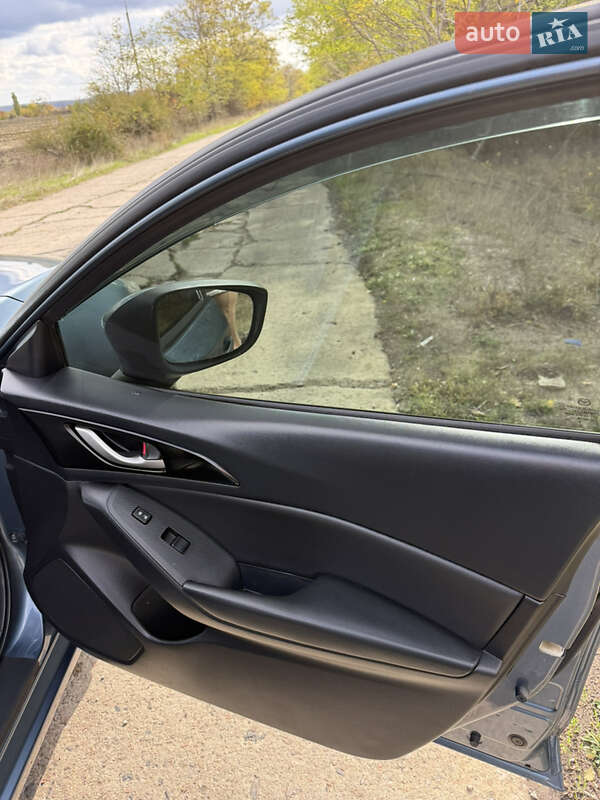 Седан Mazda 3 2016 в Ананьеве