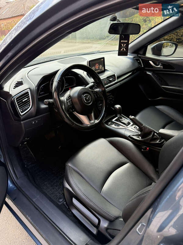 Седан Mazda 3 2016 в Ананьеве