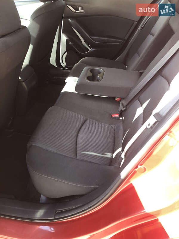 Седан Mazda 3 2016 в Киеве