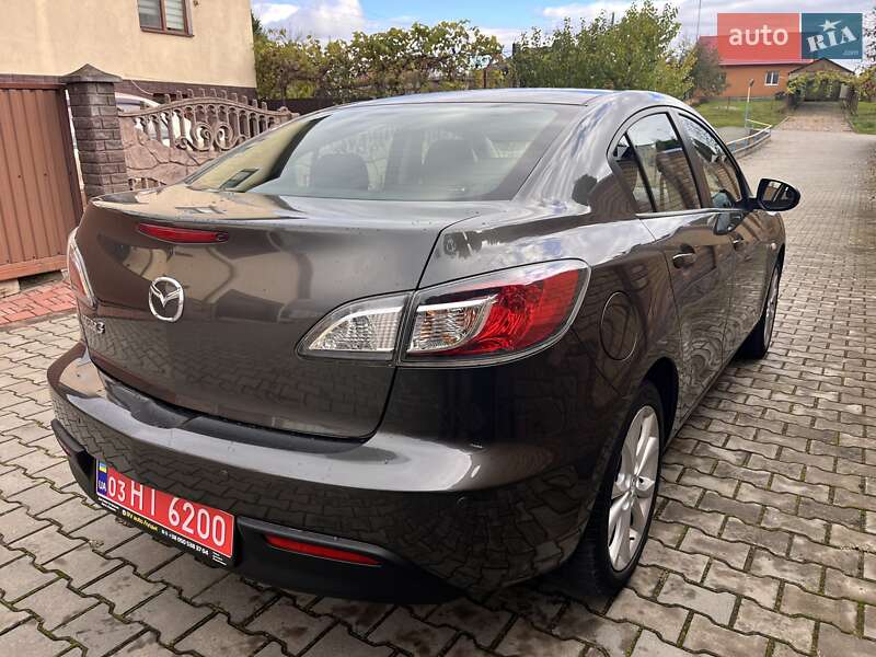 Седан Mazda 3 2011 в Луцке