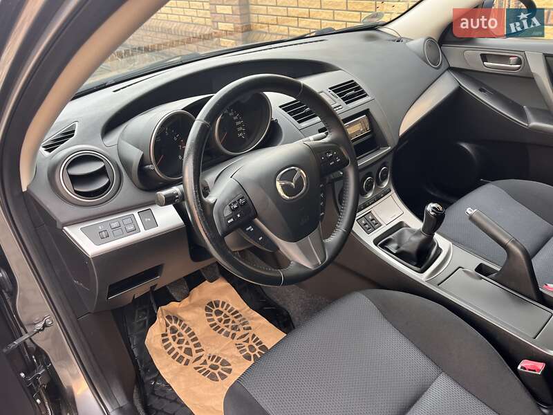 Седан Mazda 3 2011 в Луцке