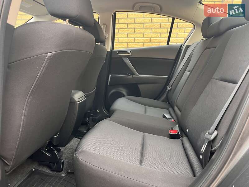 Седан Mazda 3 2011 в Луцке