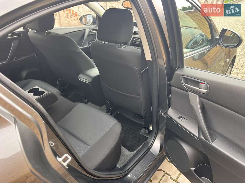 Седан Mazda 3 2011 в Луцке