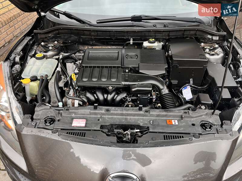 Седан Mazda 3 2011 в Луцке