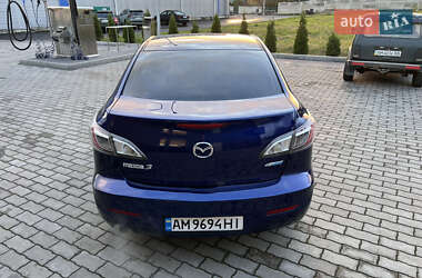 Седан Mazda 3 2013 в 