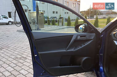 Седан Mazda 3 2013 в 