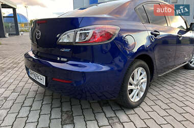 Седан Mazda 3 2013 в 