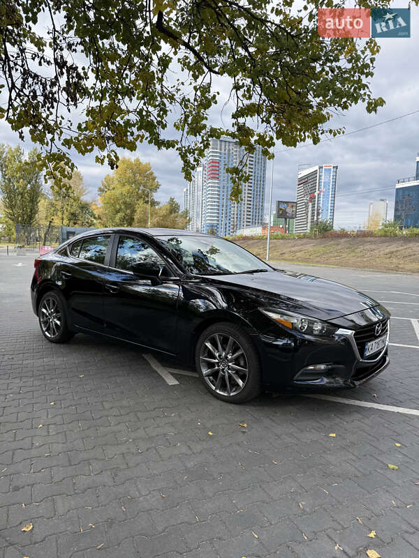Седан Mazda 3 2018 в Киеве