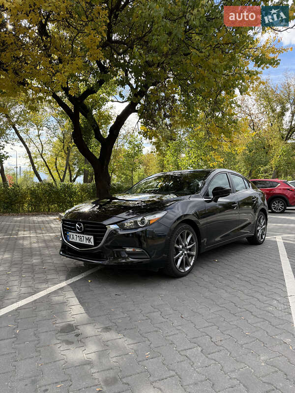 Седан Mazda 3 2018 в Киеве