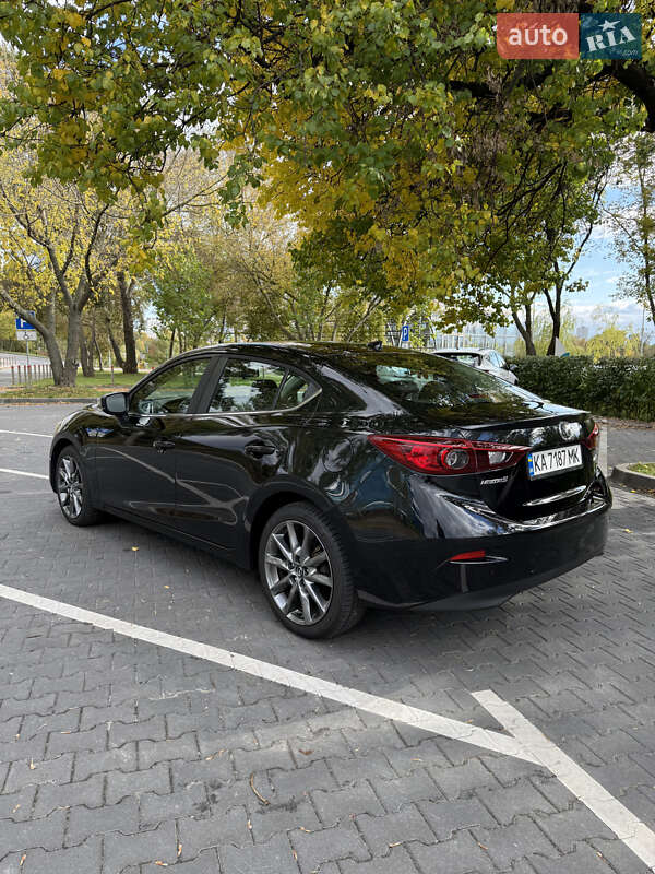 Седан Mazda 3 2018 в Киеве