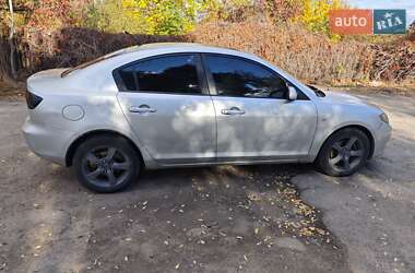 Седан Mazda 3 2004 в 