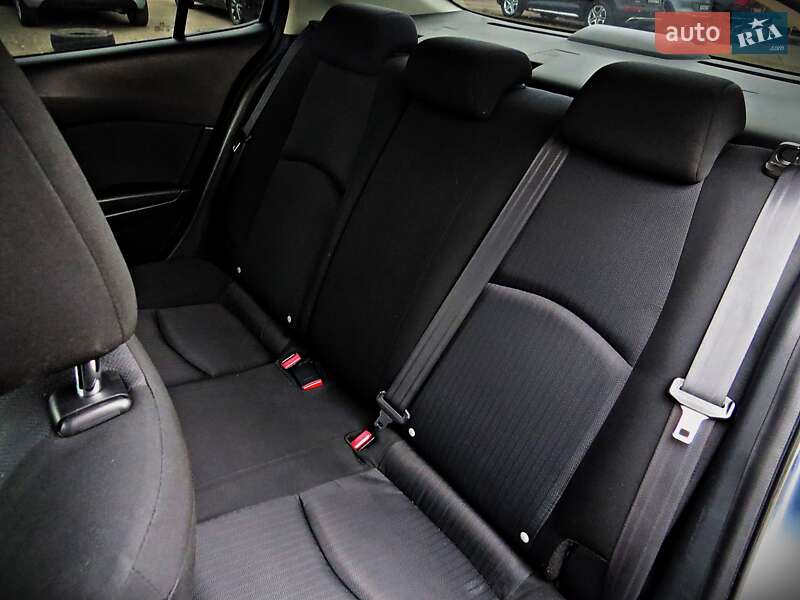 Седан Mazda 3 2015 в Черкассах