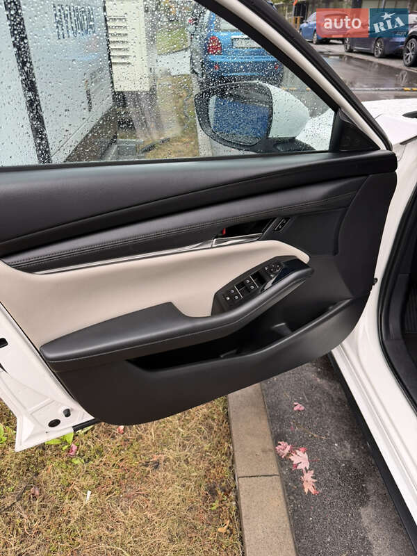 Седан Mazda 3 2019 в Киеве