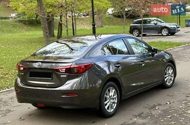 Седан Mazda 3 2017 в  фото 6 Седан Mazda 3 2017 в