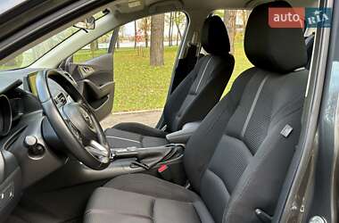 Седан Mazda 3 2017 в  фото 25 Седан Mazda 3 2017 в