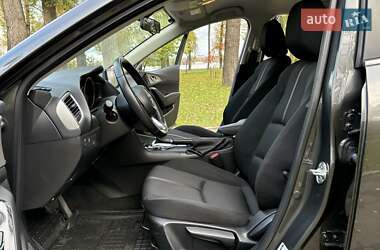 Седан Mazda 3 2017 в  фото 29 Седан Mazda 3 2017 в