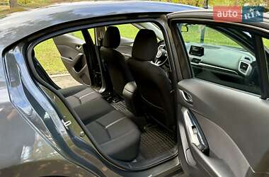 Седан Mazda 3 2017 в  фото 32 Седан Mazda 3 2017 в