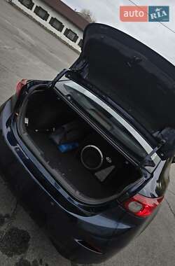 Седан Mazda 3 2013 в 