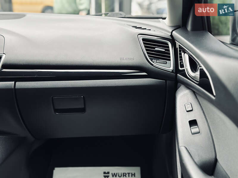 Седан Mazda 3 2014 в Кременчуці