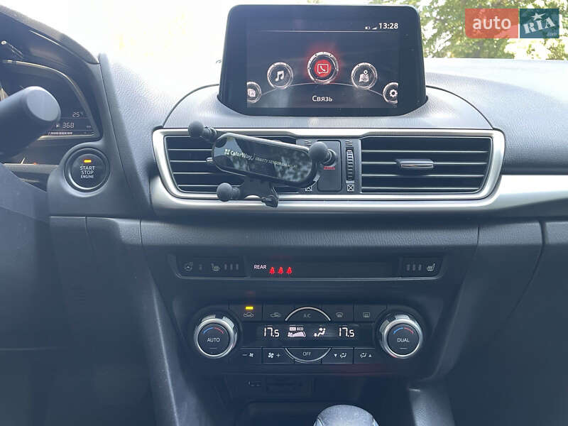 Седан Mazda 3 2016 в Кременчуге