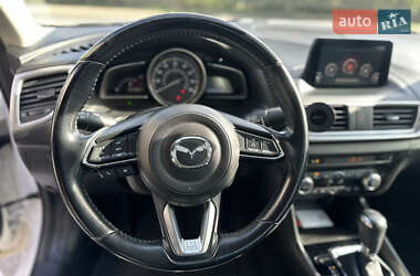Седан Mazda 3 2017 в  фото 16 Седан Mazda 3 2017 в