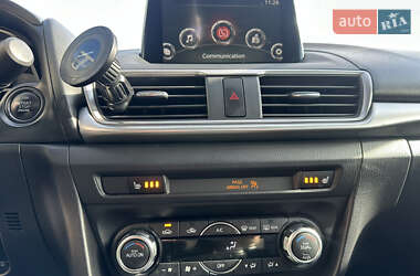 Седан Mazda 3 2017 в  фото 19 Седан Mazda 3 2017 в