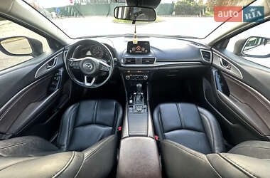 Седан Mazda 3 2017 в  фото 37 Седан Mazda 3 2017 в