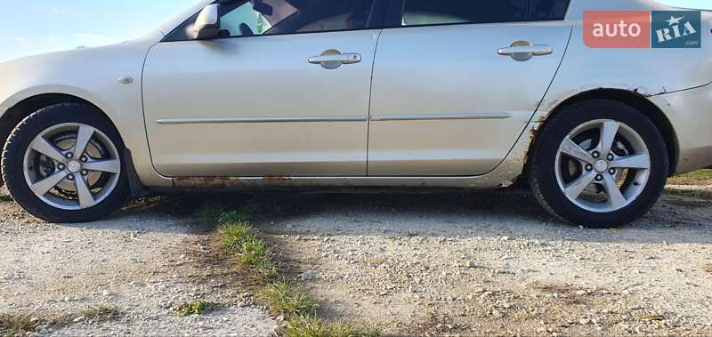 Седан Mazda 3 2004 в Калуше