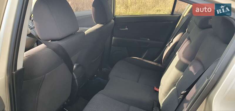 Седан Mazda 3 2004 в Калуше